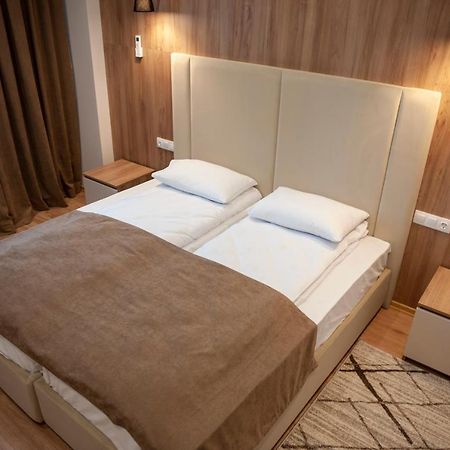 Lotus Hotel Кишинів Екстер'єр фото